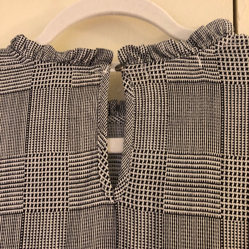 Patterned High Neck Blouse - Picture 3 of 4
